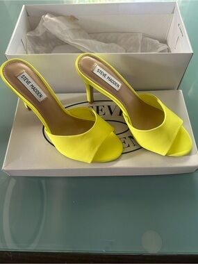 NWT Steve Madden neon yellow pumps Women’s heels size 6.5 ERIN New in Box